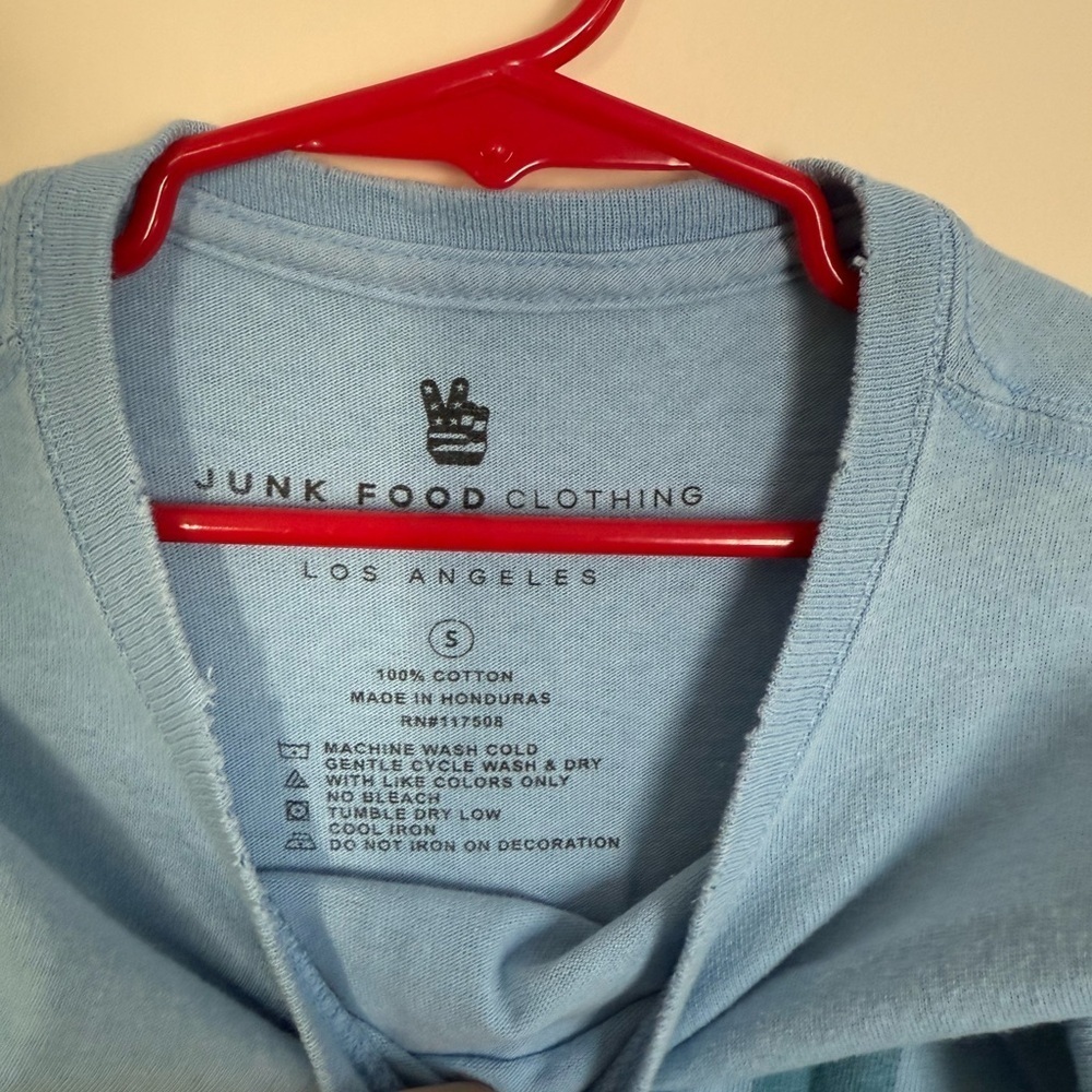 Light Blue Women’s Sz Small Junkfood Clothing Budweiser Is A Friend of Mine Tee - Picture 4 of 7